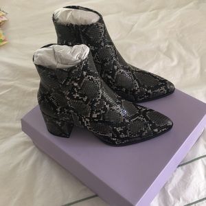 New Madden Girl Dafni ankle booties